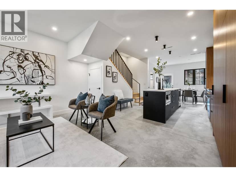 2 1166 E 26th Avenue, Vancouver