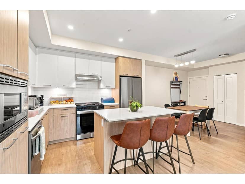 210 3319 148 Street, Surrey
