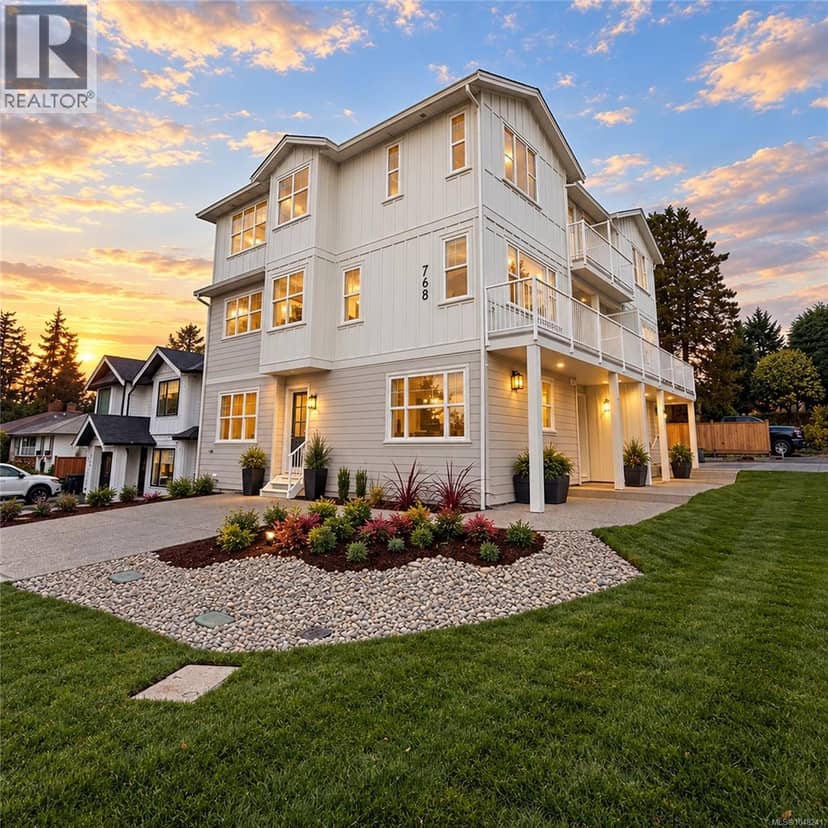 3 768 Lindsay St, Saanich