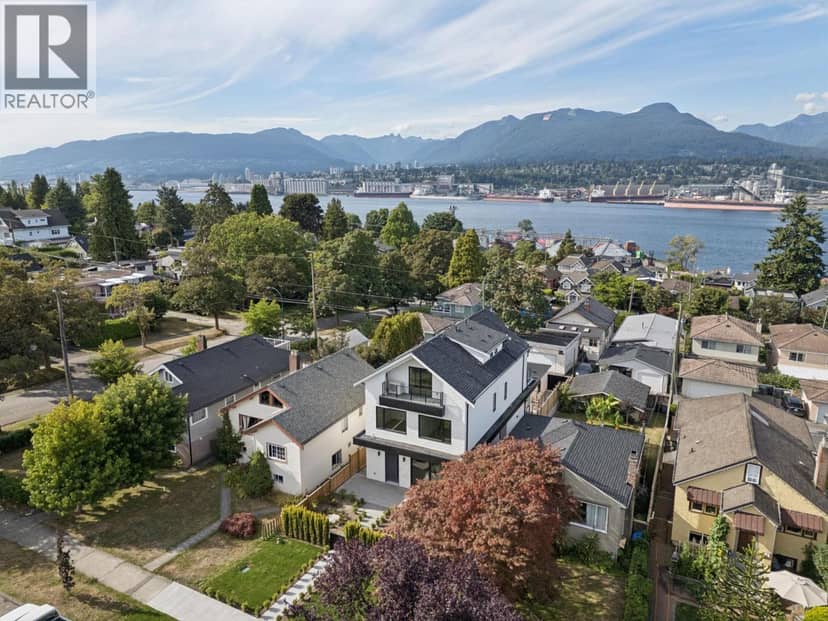 2 2815 Trinity Street, Vancouver