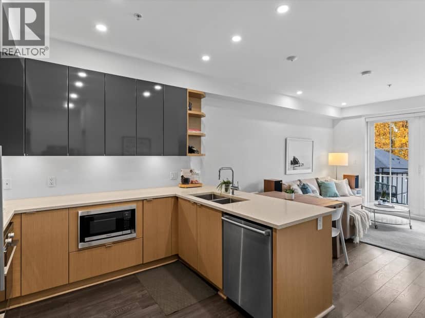 302 2528 Collingwood Street, Vancouver