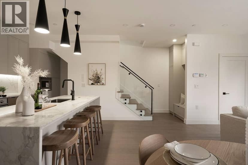 1 2282 E 8th Avenue, Vancouver