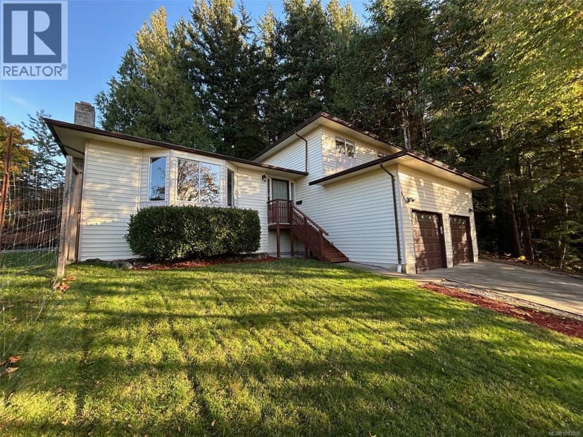 899 Cecil Blogg Dr, Colwood