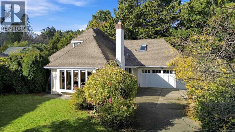 3818 Beachview Pl, Saanich