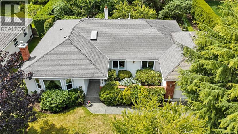 4958 Del Monte Ave, Saanich