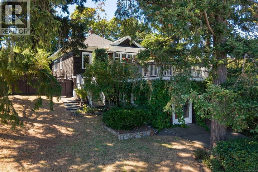 3870 Rowland Ave, Saanich