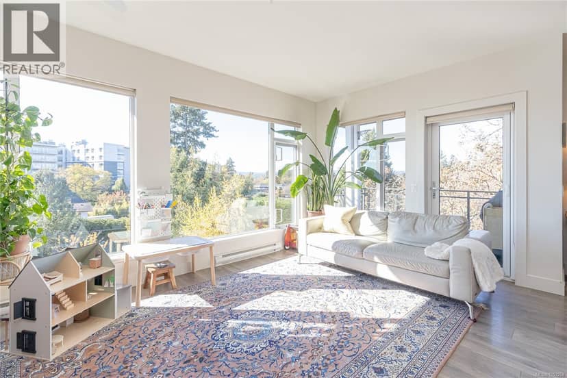 403 3815 Rowland Ave, Saanich