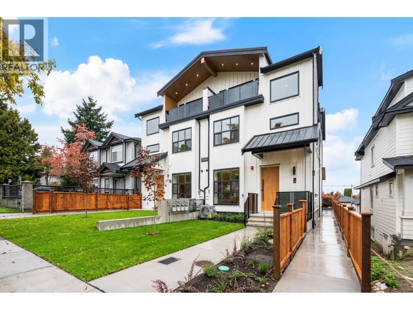 4 3065 Charles Street, Vancouver